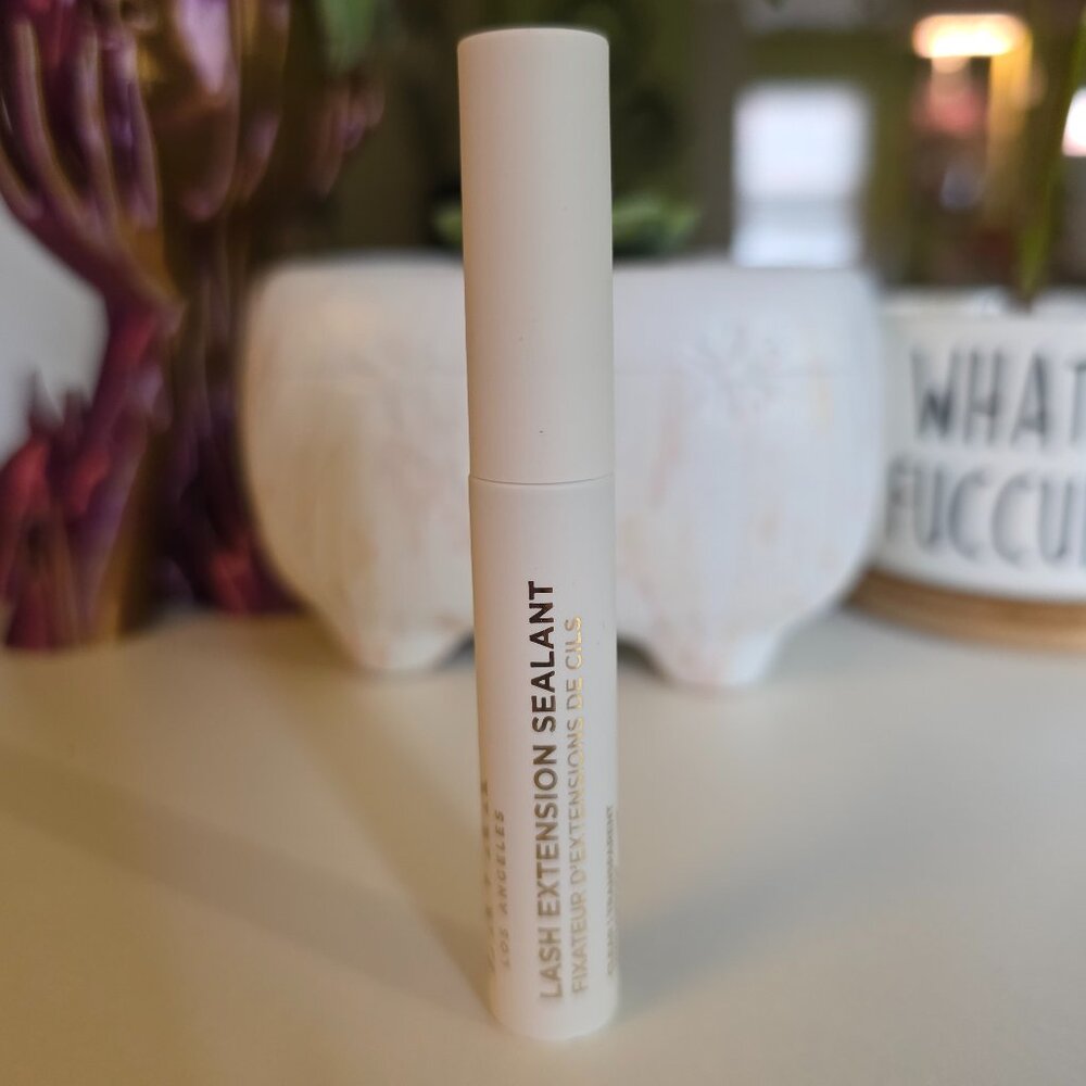 LAVAA BEAUTY  Lash Extension Sealant